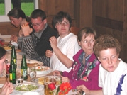 beim Abendessen im Löwen in Tisis